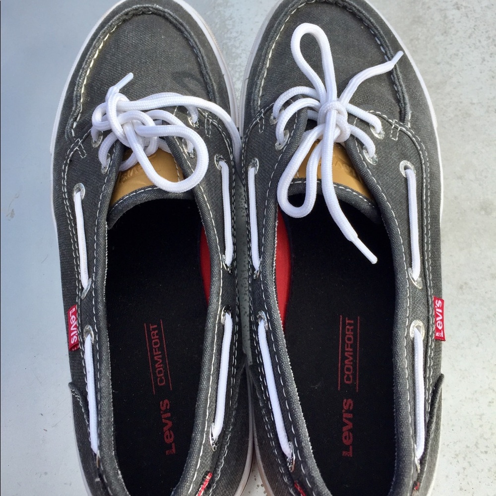 Levi’s Canvas Shoes Lightweight & Comfortable